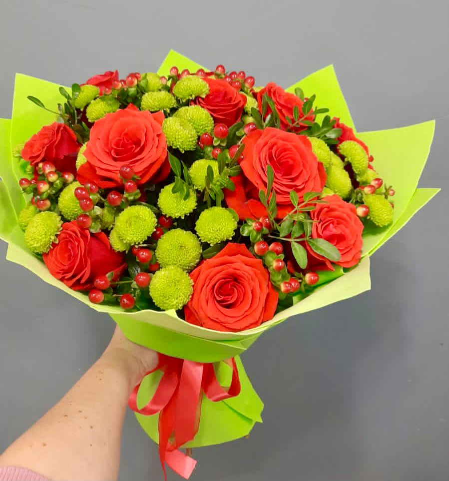 Букет цветов из: Хризантемы и Розы в Арсеньеве