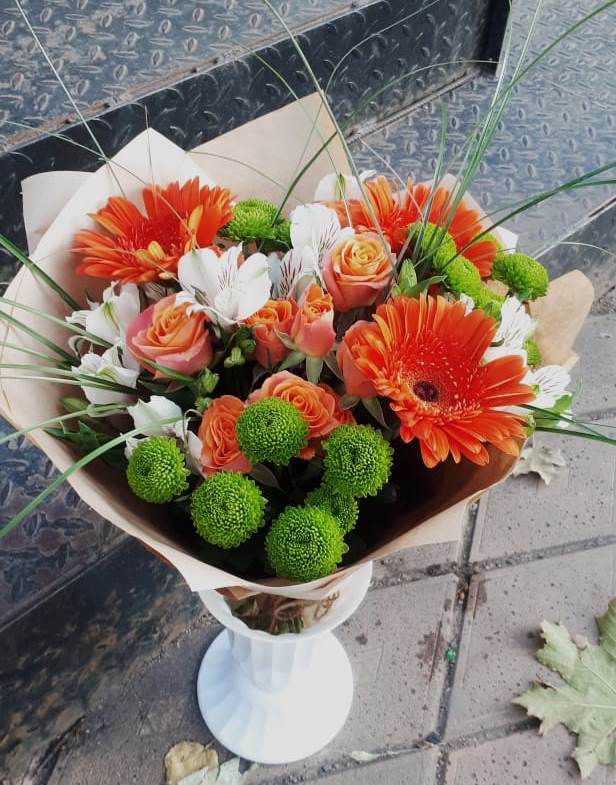 Букет цветов из: Герберы, Хризантемы, Альстромерии и Розы в Арсеньеве