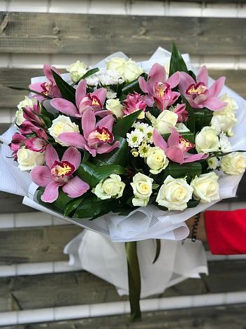 Букет цветов из: Розы и Хризантемы в Арсеньеве