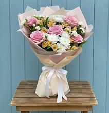 Букет цветов из:  Гвоздики, Орхидеи и Розы #REPLACE_PRED# Арсеньеве