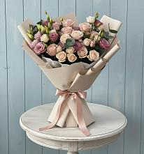 Букет цветов из:  Розы и Лизиантусы в Арсеньеве