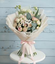 Букет цветов из:  Розы и Лизиантусы в Арсеньеве