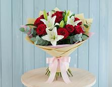 Букет цветов из:  Лилии и Розы в Арсеньеве