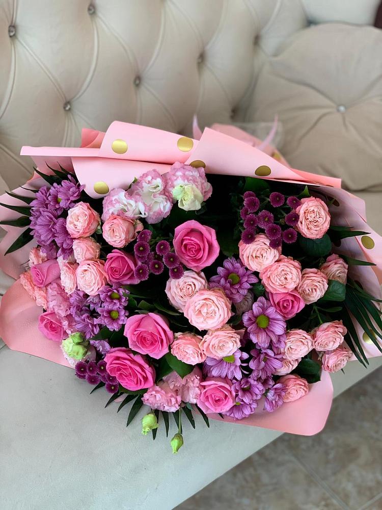 Букет цветов из: Хризантемы, Розы и Лизиантусы в Арсеньеве