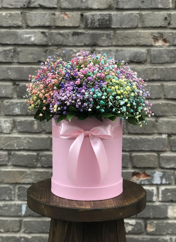 Цветочная композиция из Гипсофила и Розы в шляпной коробке в Арсеньеве