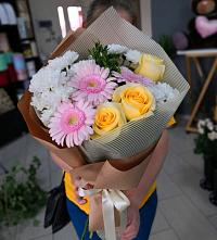 Букет цветов из:  Герберы, Розы и Хризантемы в Арсеньеве