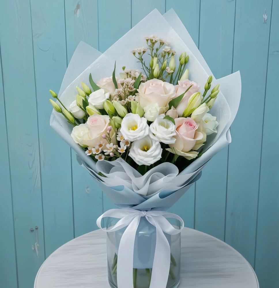 Букет цветов из: Розы и Лизиантусы в Арсеньеве