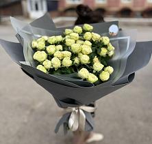 Букет Белые кустовые розы Солинеро в Арсеньеве