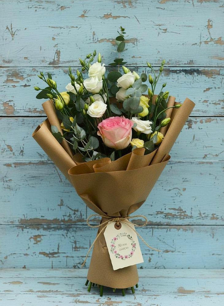 Букет цветов из: Розы и Лизиантусы в Арсеньеве