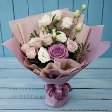 Букет цветов из:  Розы и Лизиантусы в Арсеньеве