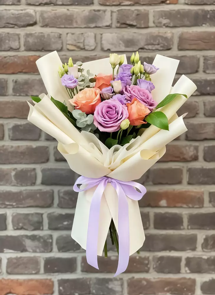 Букет цветов из: Лизиантусы и Розы в Арсеньеве