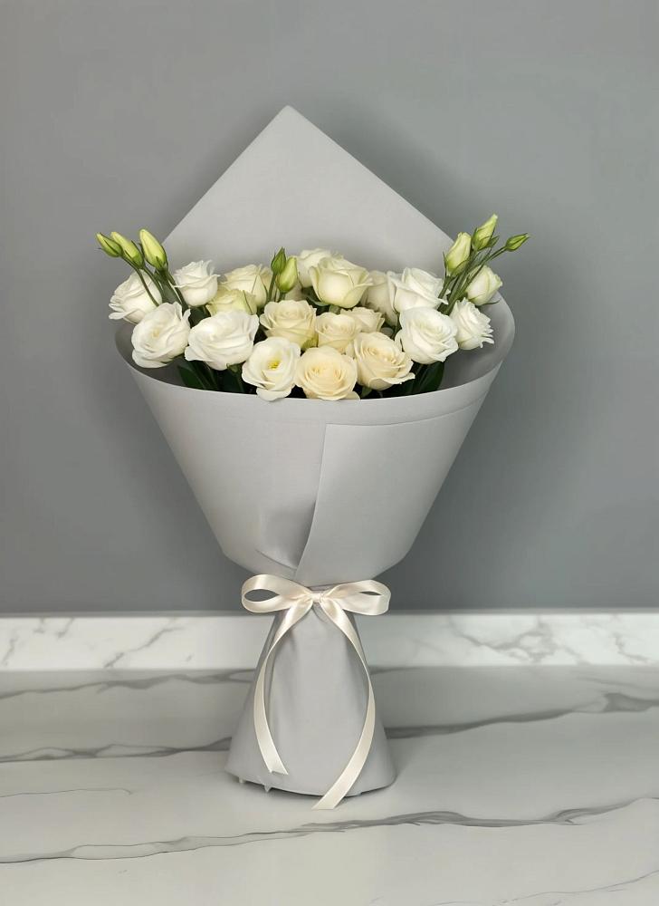 Букет цветов из: Розы и Лизиантусы в Арсеньеве