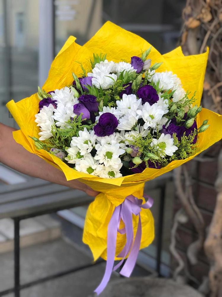 Букет цветов из: Ирисы, Хризантемы и Ромашки в Арсеньеве