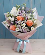 Букет цветов из:  Лизиантусы, Розы, Альстромерии и Гипсофила в Арсеньеве