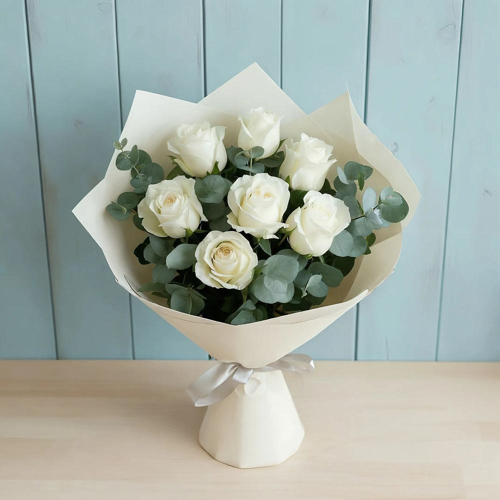 Букет Белые розы в Эвкалипте в Арсеньеве