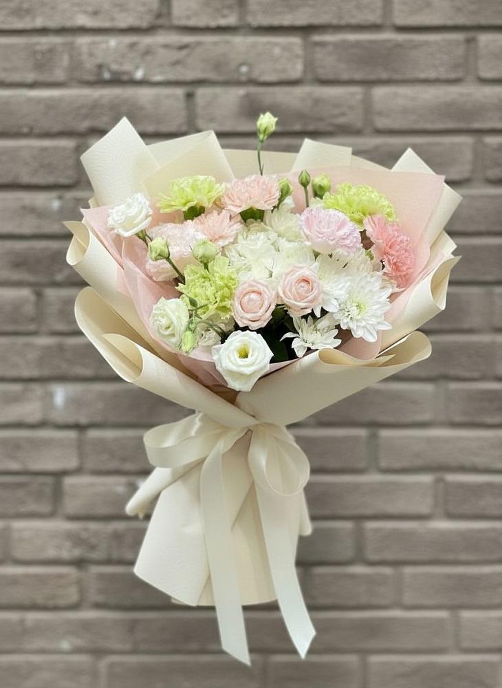 Букет цветов из: Гвоздики, Розы, Лизиантусы и Хризантемы в Арсеньеве