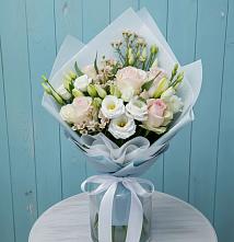 Букет цветов из:  Розы и Лизиантусы в Арсеньеве