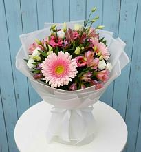 Букет цветов из:  Герберы, Альстромерии и Лизиантусы в Арсеньеве