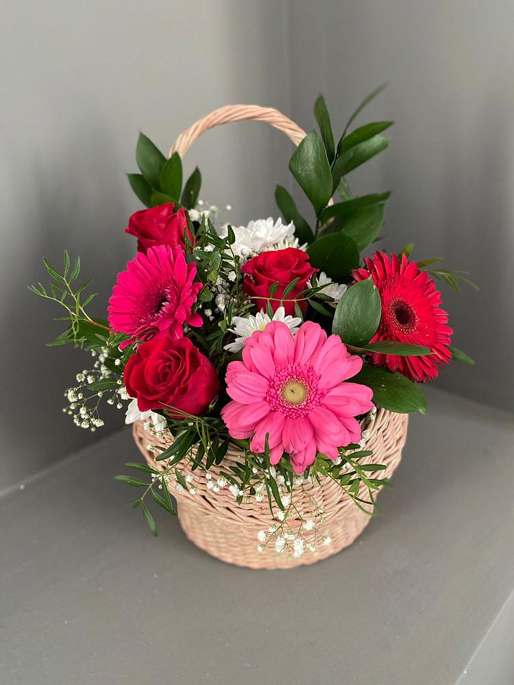 Цветочная композиция из Розы, Хризантемы и Герберы в корзине в Арсеньеве