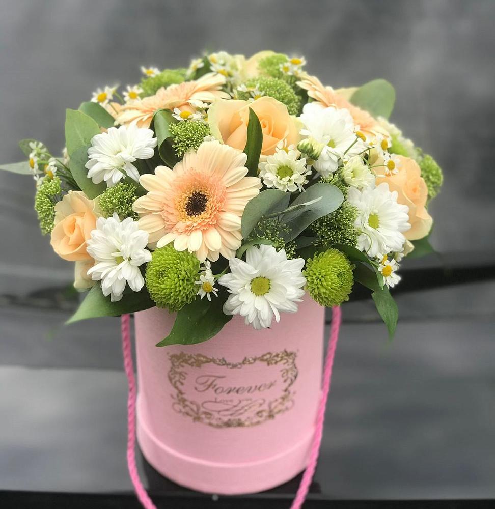 Цветочная композиция из Розы, Герберы и Хризантемы в шляпной коробке в Арсеньеве