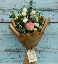 Букет цветов из:  Розы и Лизиантусы в Арсеньеве