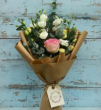 Букет цветов из:  Розы и Лизиантусы в Арсеньеве