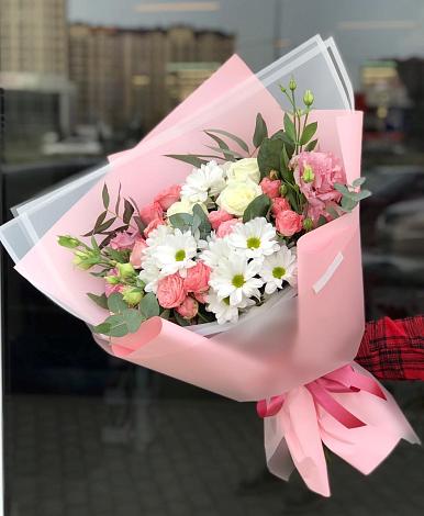 Букет цветов из: Розы, Лизиантусы и Хризантемы в Арсеньеве