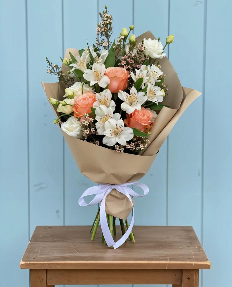 Букет цветов из: Альстромерии, Лизиантусы, Розы и Хризантемы в Арсеньеве