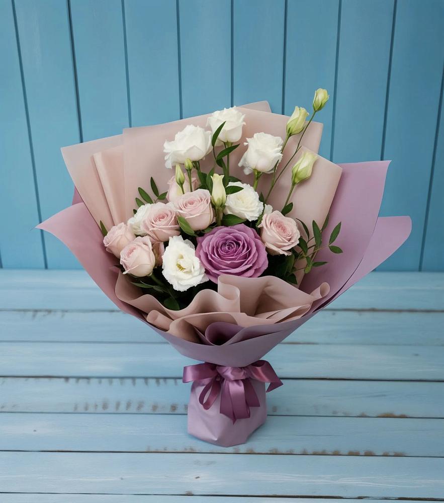 Букет цветов из: Розы и Лизиантусы в Арсеньеве